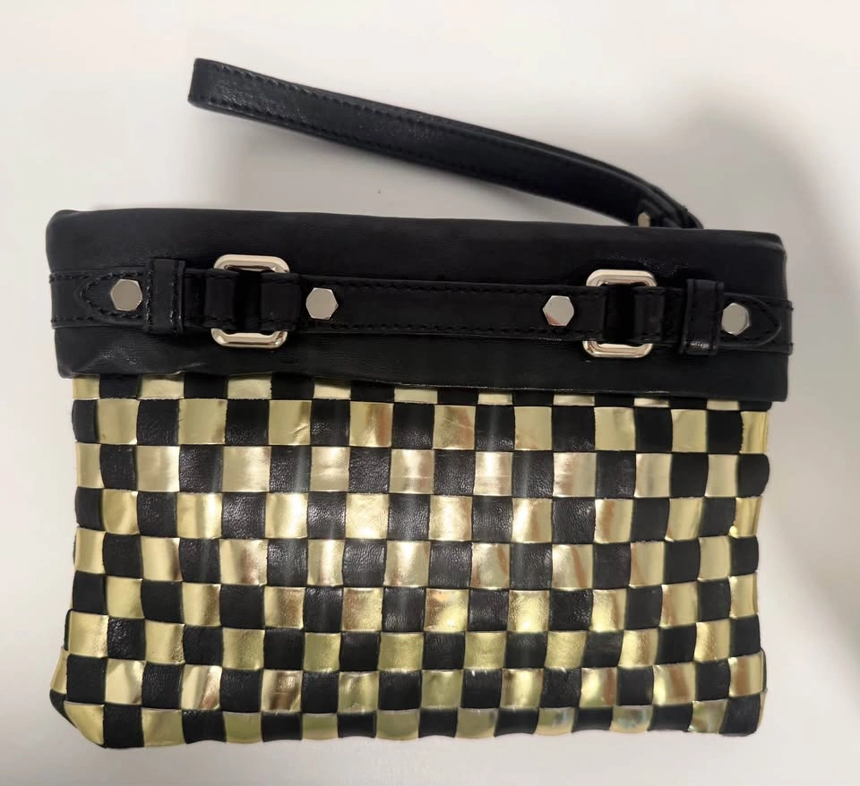 Authentic Marc by Marc Jacobs Leather Wristlet Clutch - photo 3