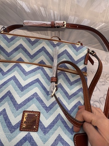 Dooney & Bourke Blue Chevron Zip Crossbody Purse NWT - photo 3