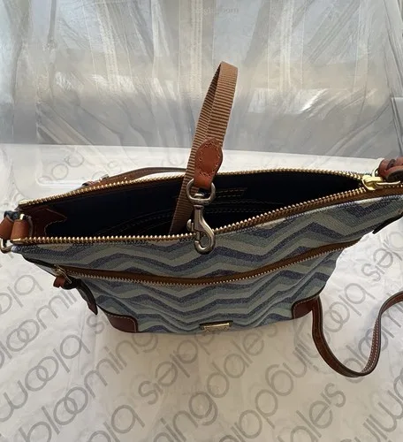 Dooney & Bourke Blue Chevron Zip Crossbody Purse NWT - photo 5