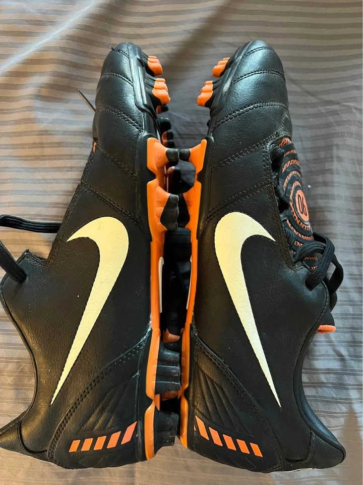 MINT Vintage Nike T90 Shoot II Extra Soccer Cleats + Shin Guards - photo 3