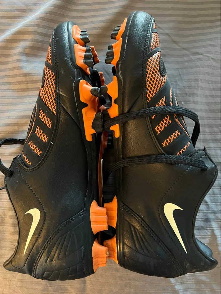 MINT Vintage Nike T90 Shoot II Extra Soccer Cleats + Shin Guards - photo 4