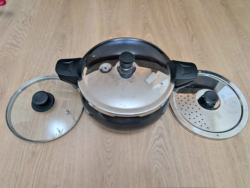 Pigeon 5 Litre Pressure Cooker with add on lids