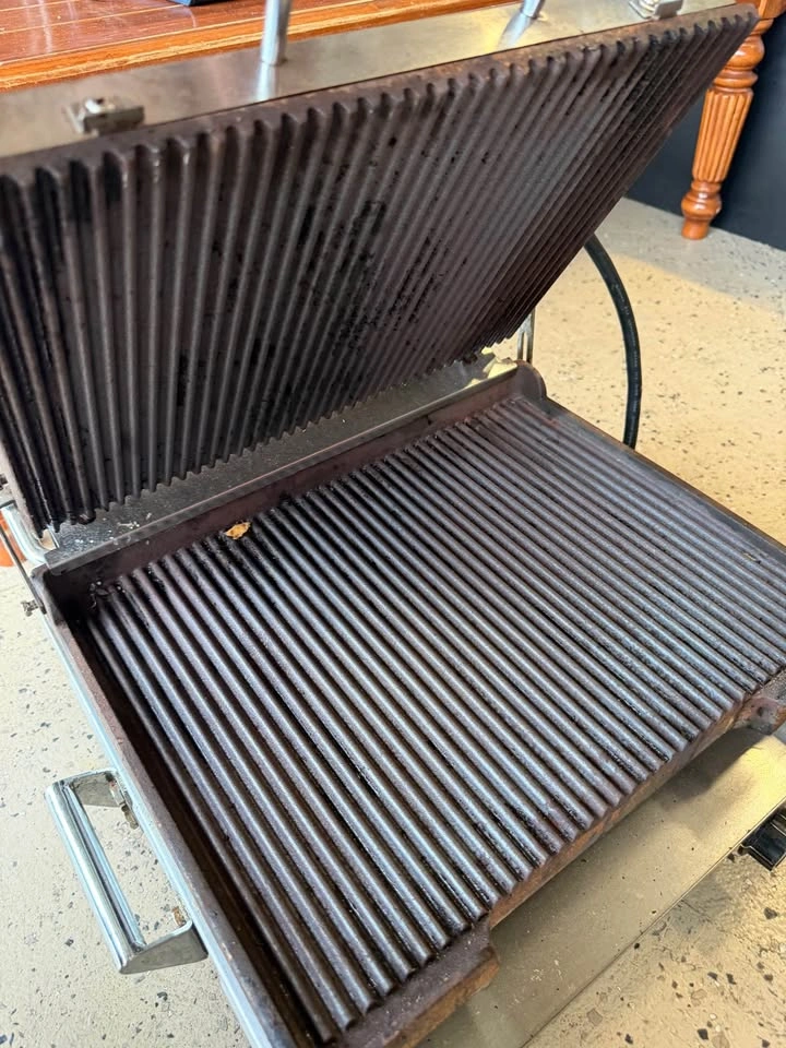 Waring Commercial Panini Supremo Grill - photo 2