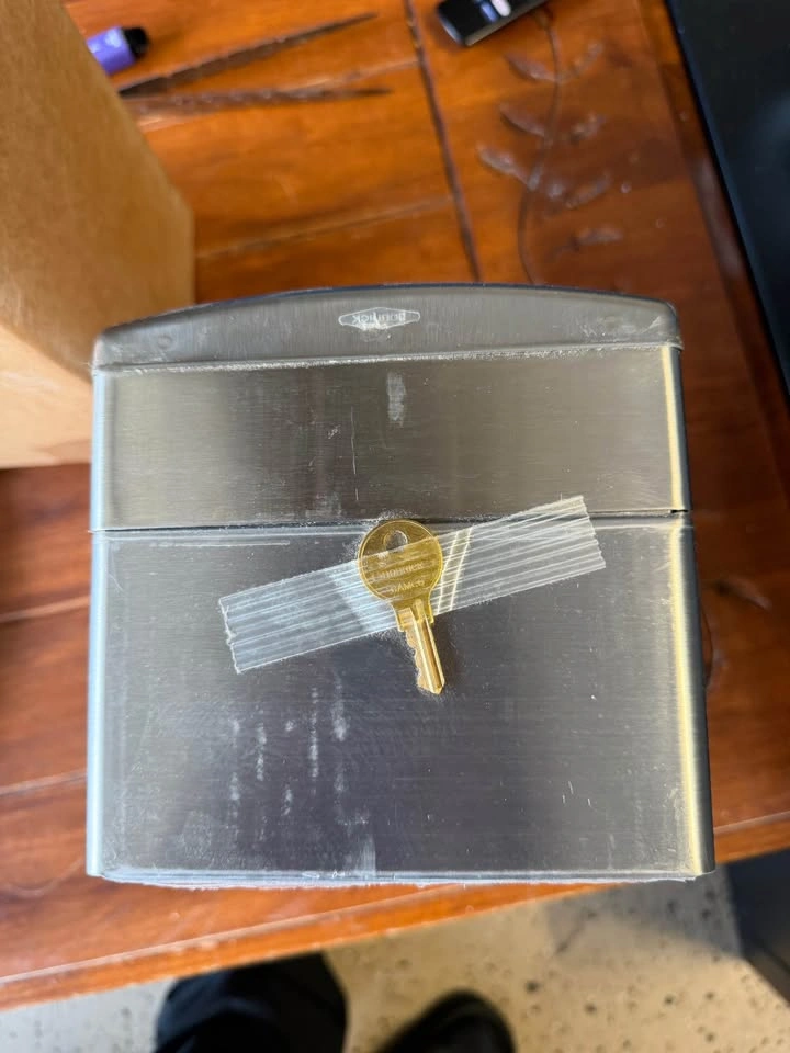 Toilet Tissue Dispenser - photo 3