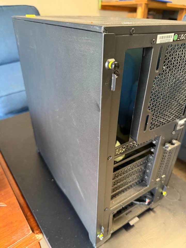 Corsair Mid-Tower ATX Case - photo 3