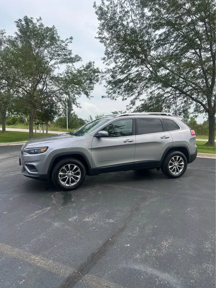 2019 Jeep Cherokee Latitude Plus Sport Utility 4D - photo 2