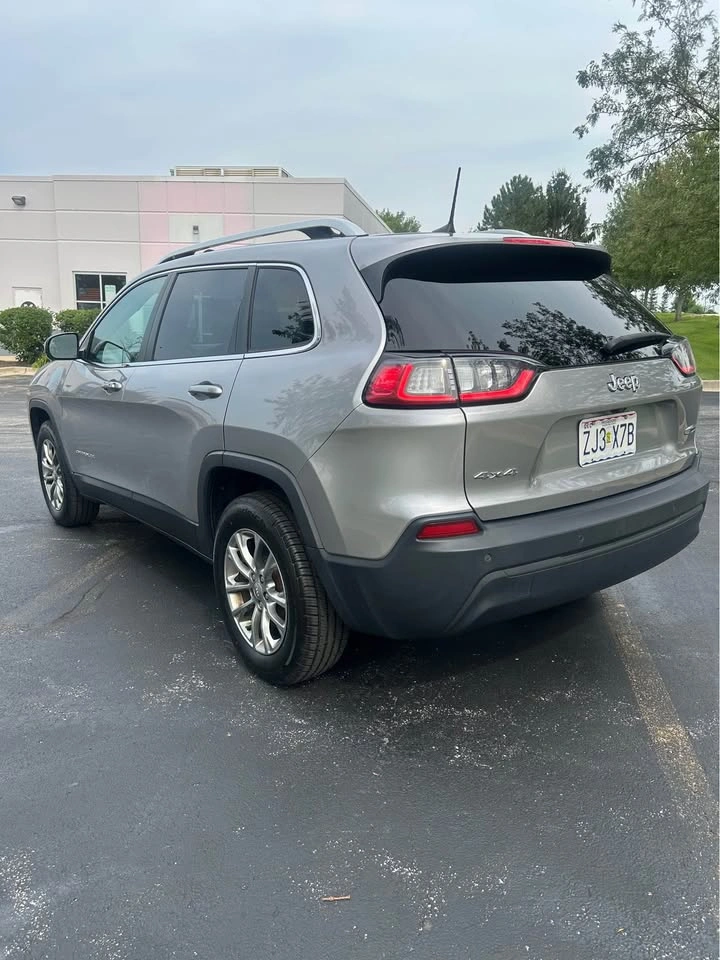 2019 Jeep Cherokee Latitude Plus Sport Utility 4D - photo 3