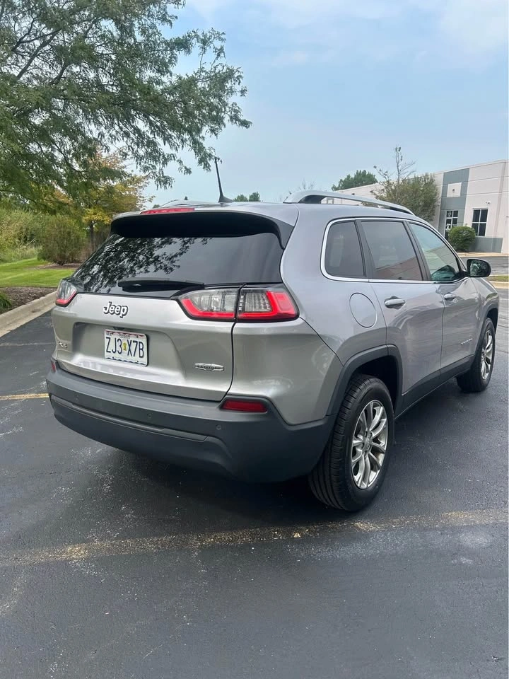 2019 Jeep Cherokee Latitude Plus Sport Utility 4D - photo 4