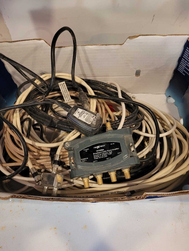 Nexxtech Broadband Cable Signal Amplifier