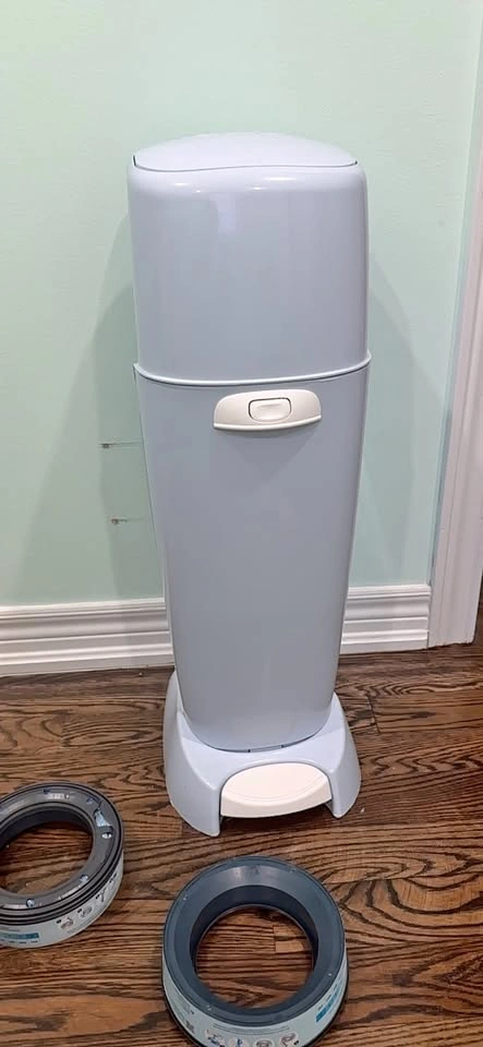 Diaper Pail with Refill Rings