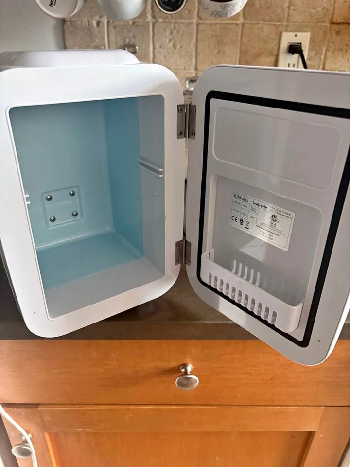 Mini fridge