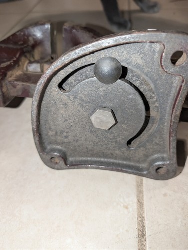 Vintage Wards Master Quality Swivel Bench Vise Anvil & Pipe Jaws - photo 4