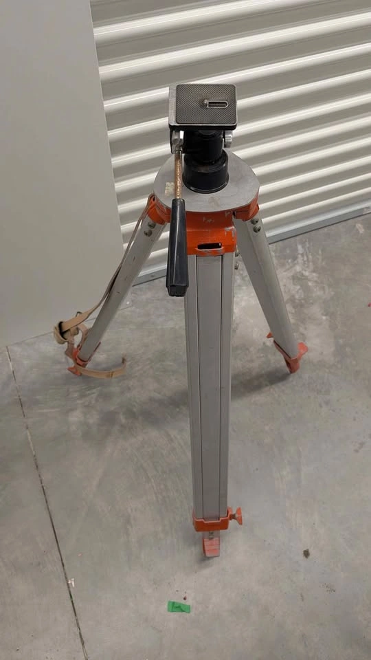 Topcon Professional Surveying Tripod – Made in Japan – Heavy Dut - photo 2