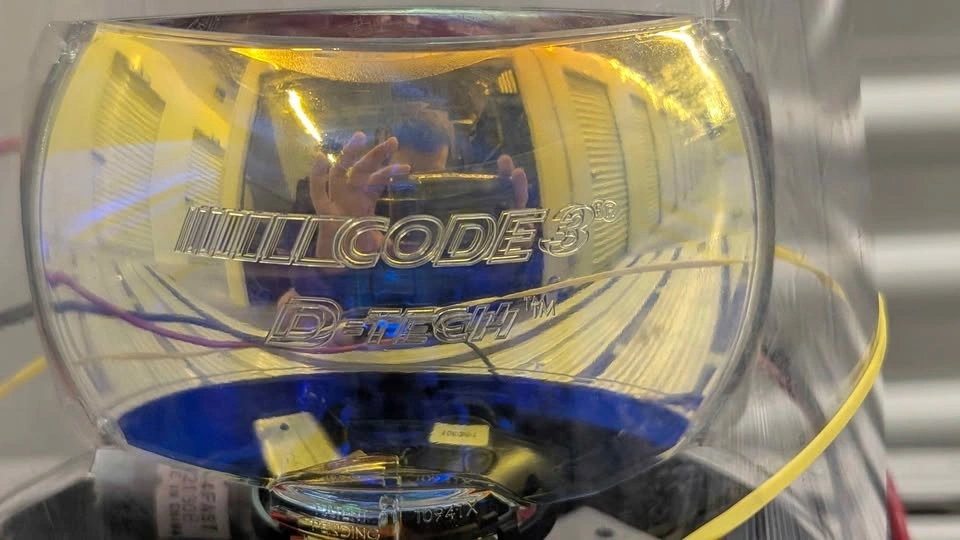 Code 3 D-Tech Rotating Beacon Light - photo 3