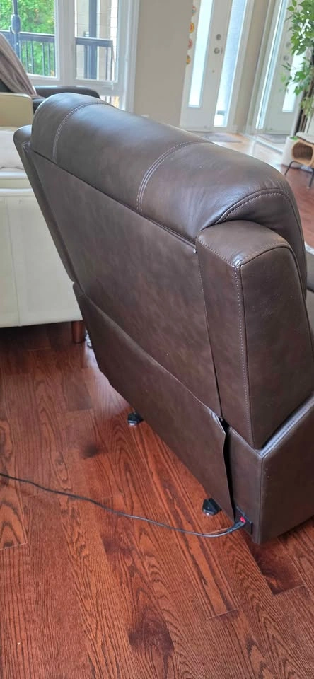 Costco Dual Power Leather Glider Recliner – USB (2 Recliners) - photo 3