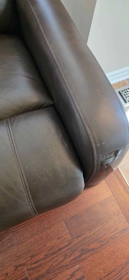 Costco Dual Power Leather Glider Recliner – USB (2 Recliners) - photo 4