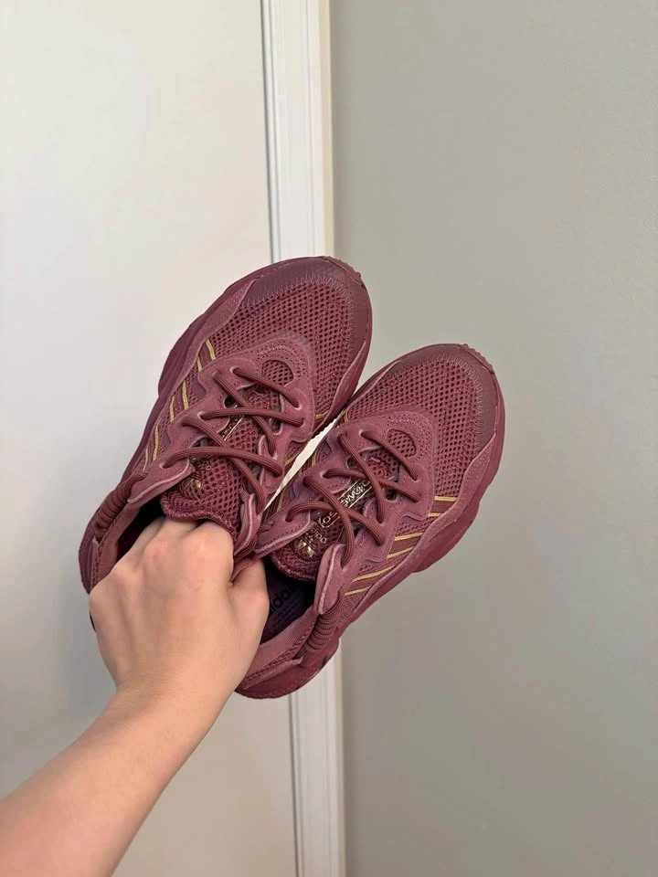 Adidas OZWEEGO Sneakers