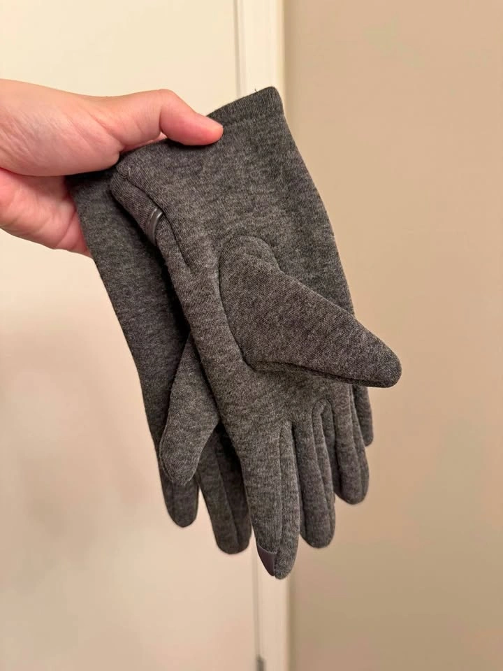 Warm gloves touch screen