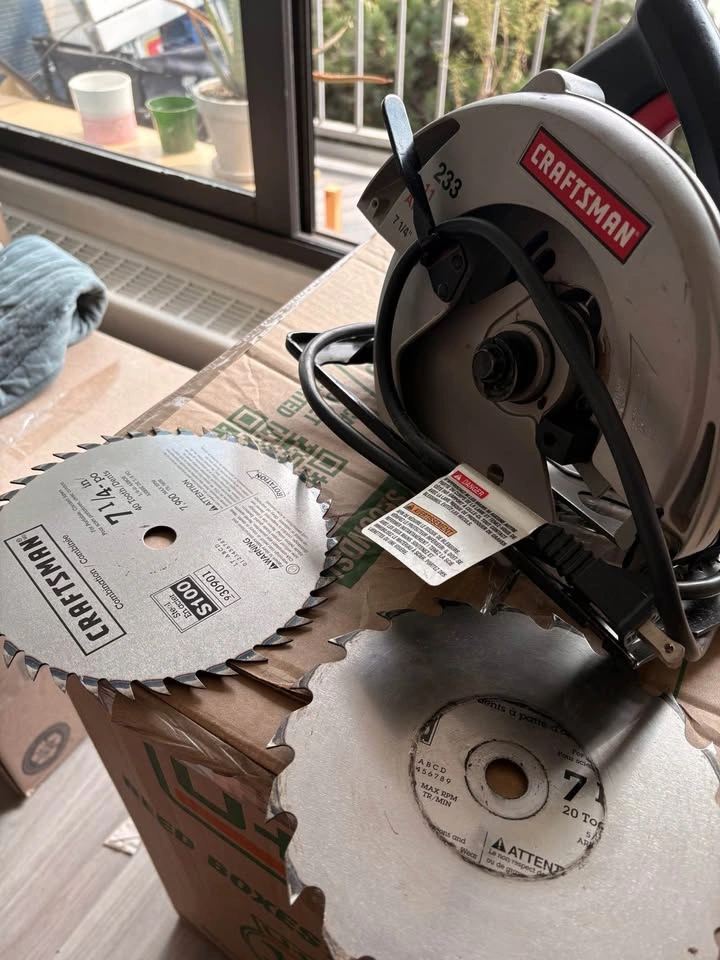 Craftsman 7-1/4” Circular Saw. Comes with Extra Blade! - photo 2