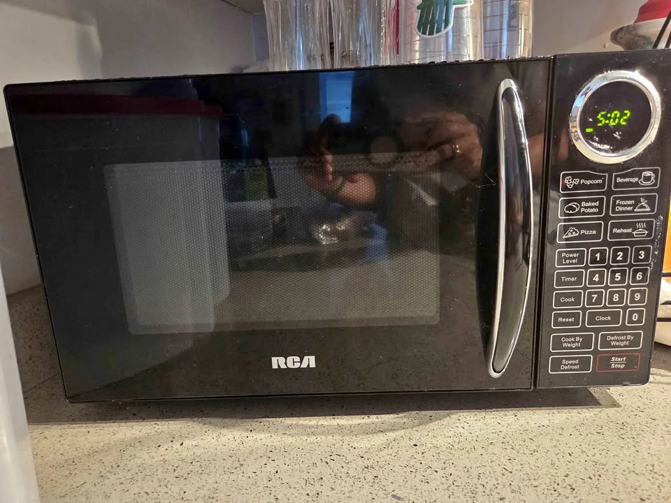 RCA Black Microwave