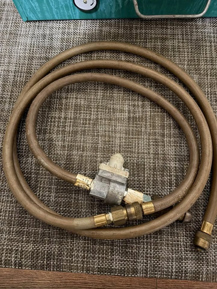 Coleman Propane Camp Stove with regulator hose - photo 4