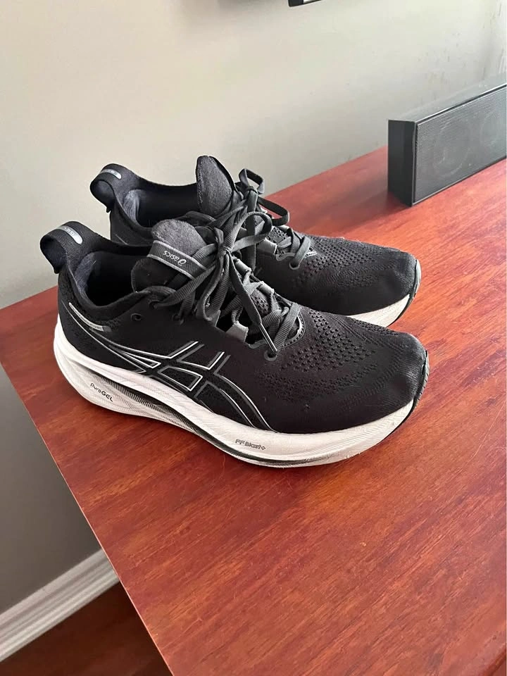 ASICS GEL-Nimbus 26 women size 7.5