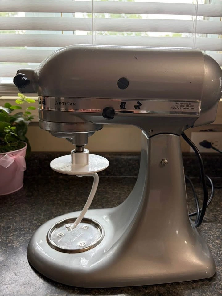 KitchenAid Artisan Stand Mixer - photo 4