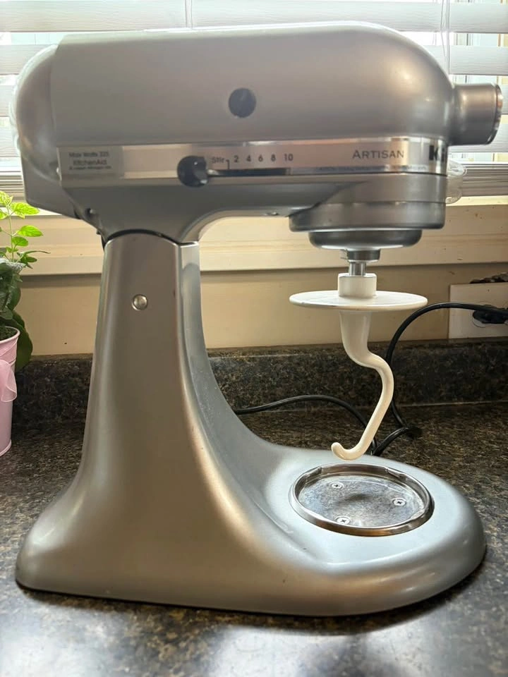 KitchenAid Artisan Stand Mixer - photo 2