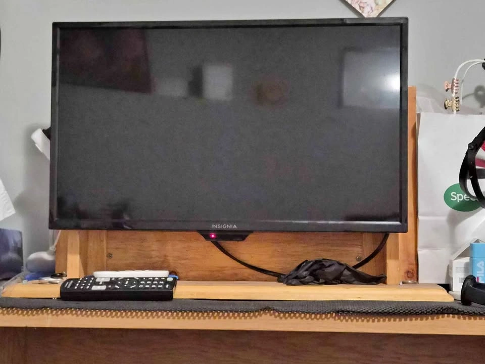 Insignia Flat Screen TV with Remote
