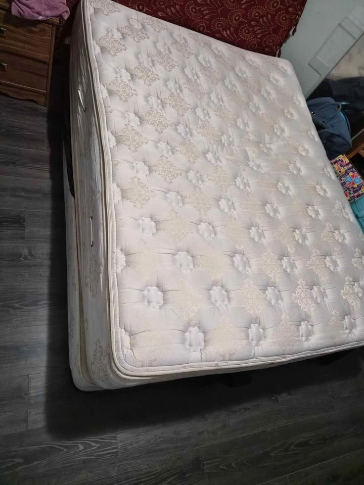 Beautyrest Mattress and Box Spring Set - photo 2