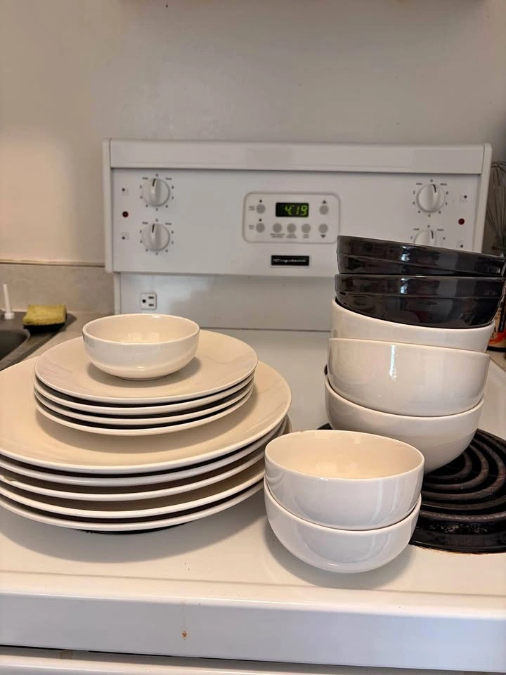 Dinnerware Set – Gallery & Emile Henry