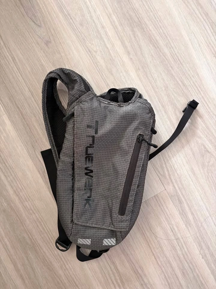 Truewerk sling bag
