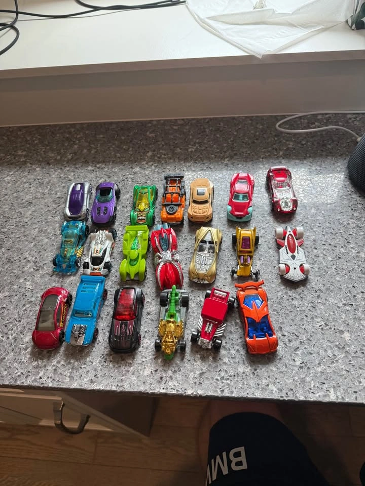 Four lane down hill track plus 20 cars - photo 2