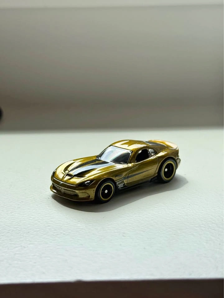 2013 Dodge Viper, 2017 Super Treasure Hunt Hot Wheels