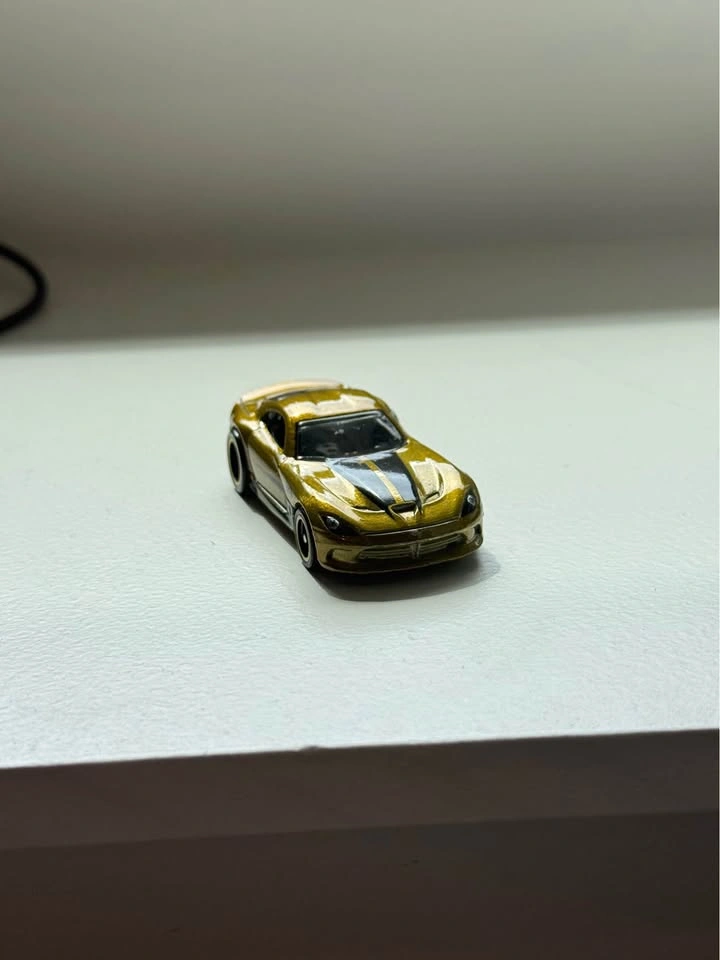2013 Dodge Viper, 2017 Super Treasure Hunt Hot Wheels - photo 2