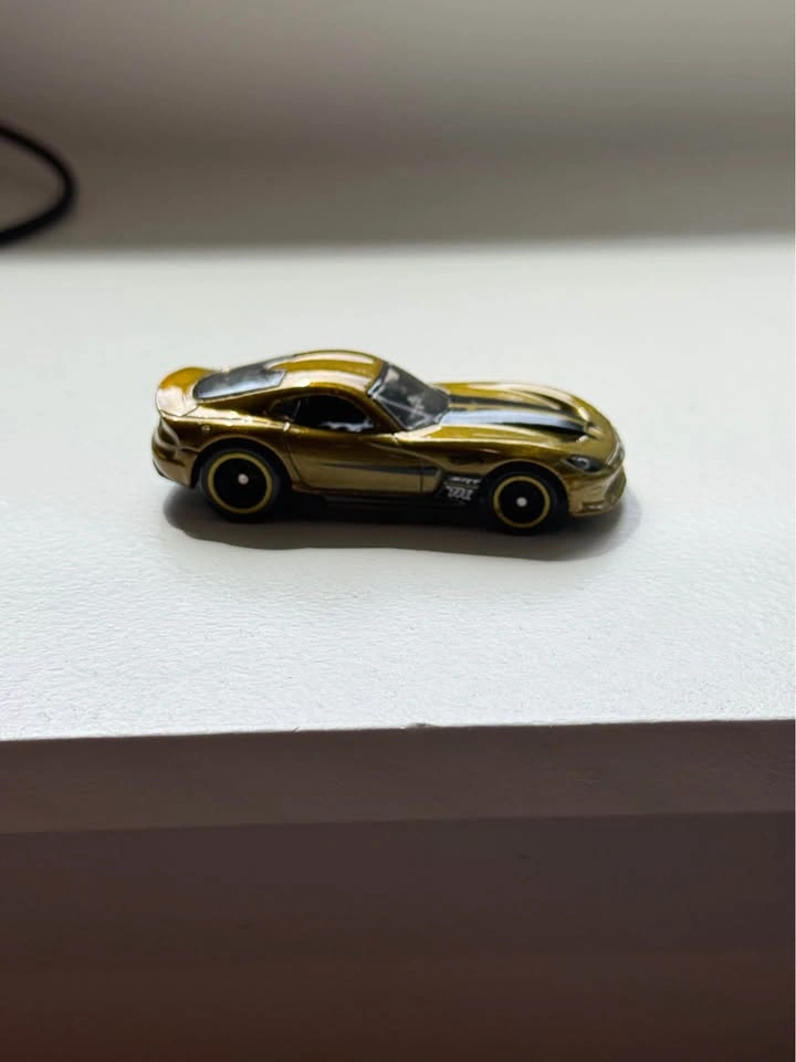 2013 Dodge Viper, 2017 Super Treasure Hunt Hot Wheels - photo 3