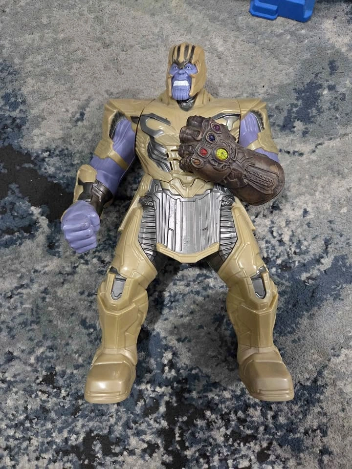 Marvel Avengers Thanos Action Figure and Infinity Gauntlet