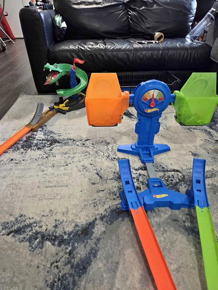 Hot Wheels Balance Breakout and Cobra Coil Playsets