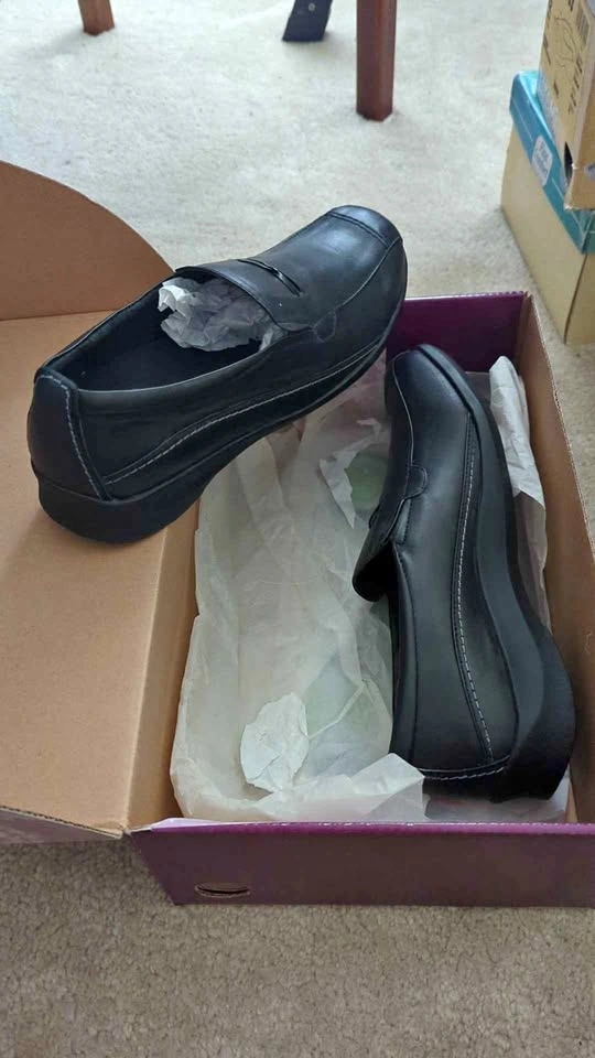 Aetrex Women's Black Slip-On Shoes Size 8 Narrow