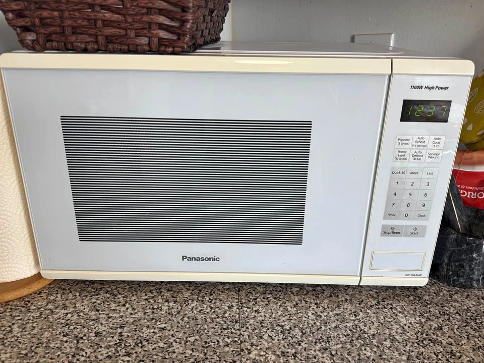 Panasonic NN-SG636W Microwave