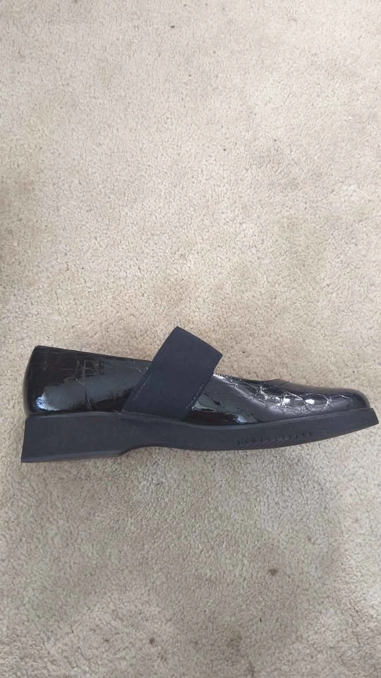 Salvatore Ferragamo Black Patent Leather Mary Jane Shoes Size 10 - photo 2
