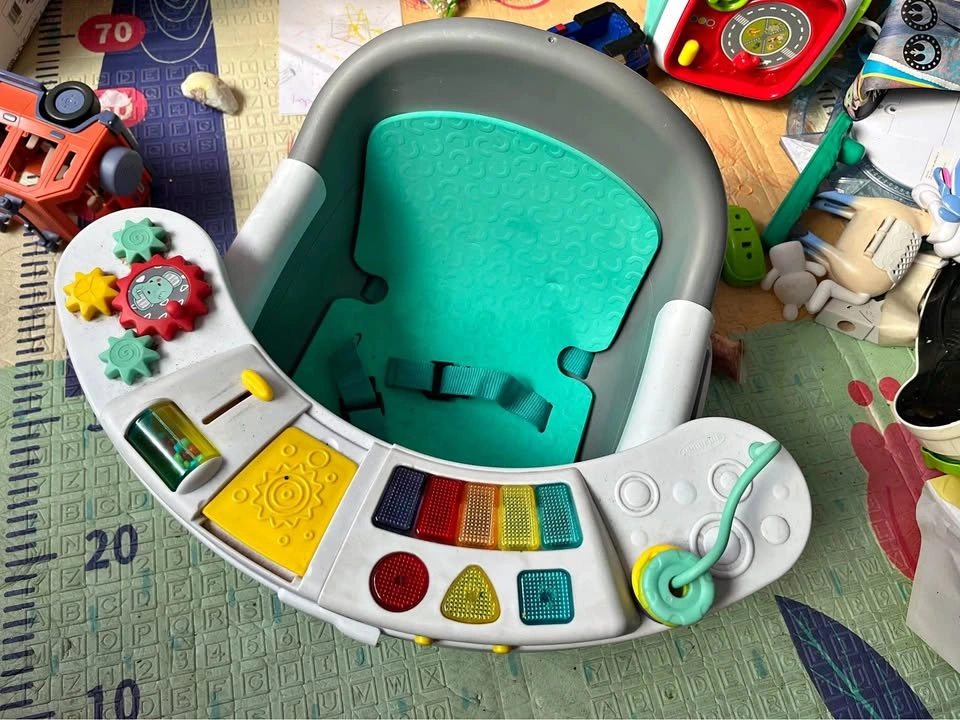 Infantino Music & Lights 3-in-1 Discovery Seat and Booster