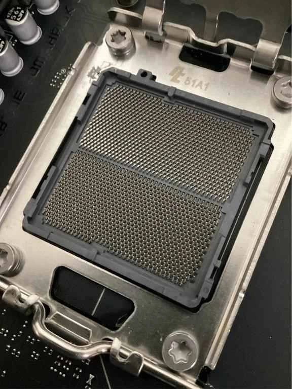 BRAND-NEW MSI MAG X870E TOMAHAWK WIFI Motherboard - photo 4