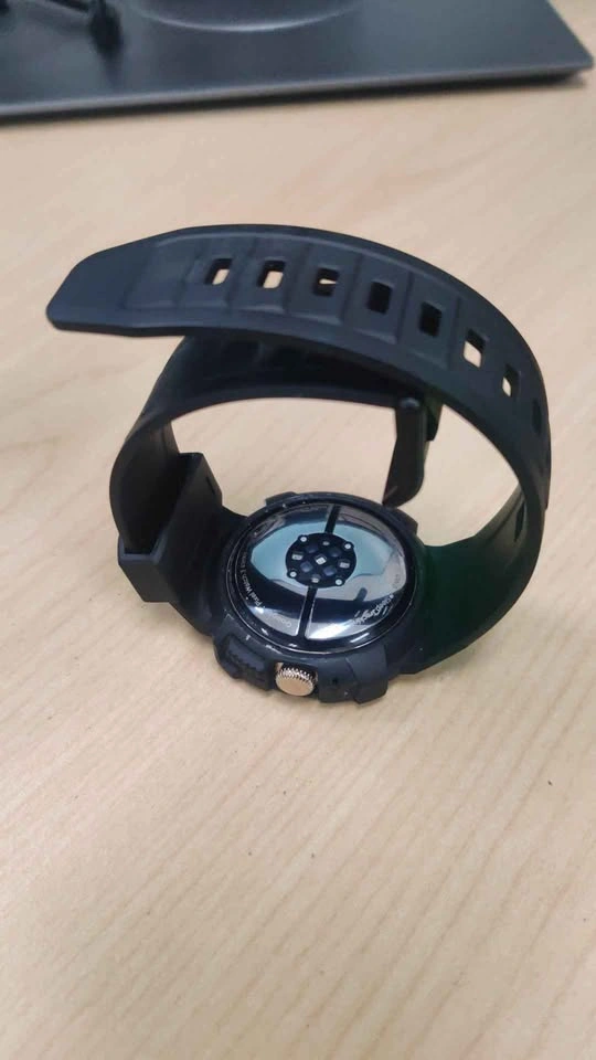 Google Pixel Watch 3 41mm with Spigen Rugged Armor Case - photo 3