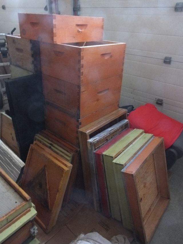 A Complete Beekeeping Setup - Supplies and Equipments - photo 3