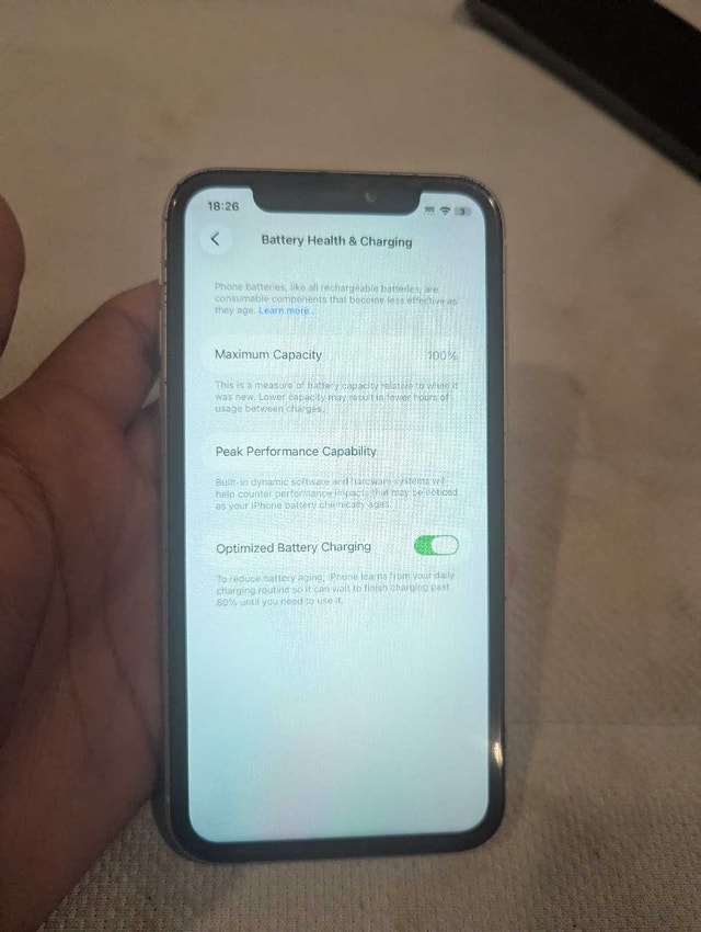 iPhone 11 - 64GB - 100% Battery Health - photo 3