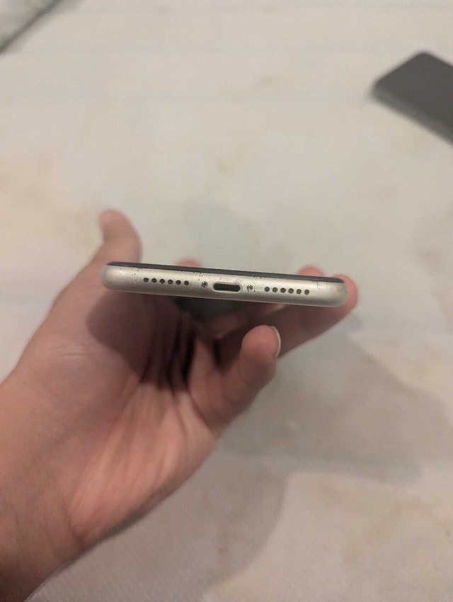 iPhone 11 - 64GB - 100% Battery Health - photo 5