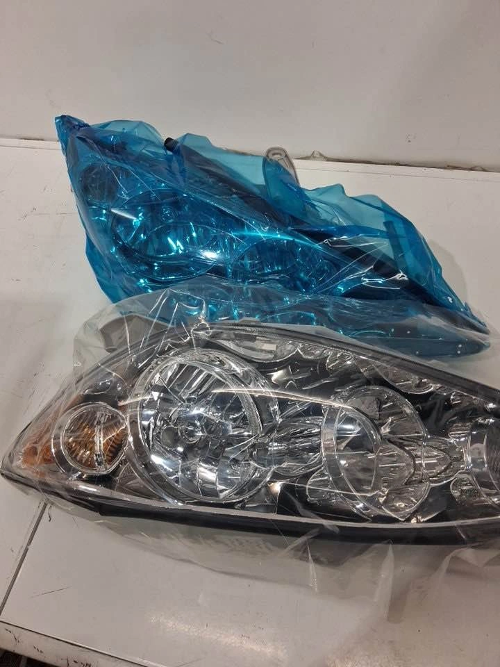 2PC Headlight Set for 2005-06 Toyota Camry - photo 2