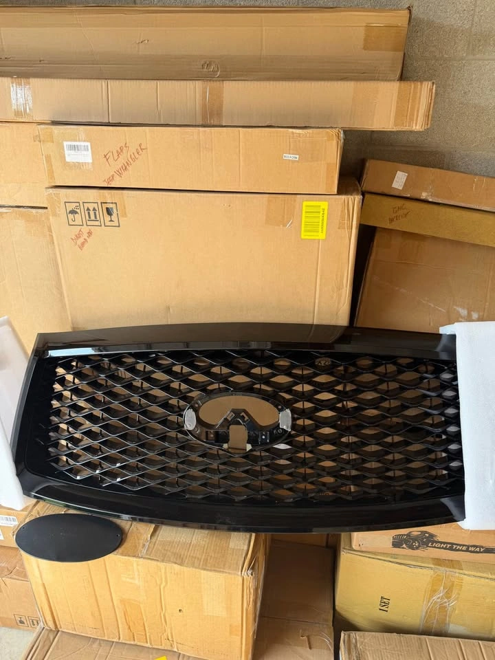 Infiniti Front black Grille