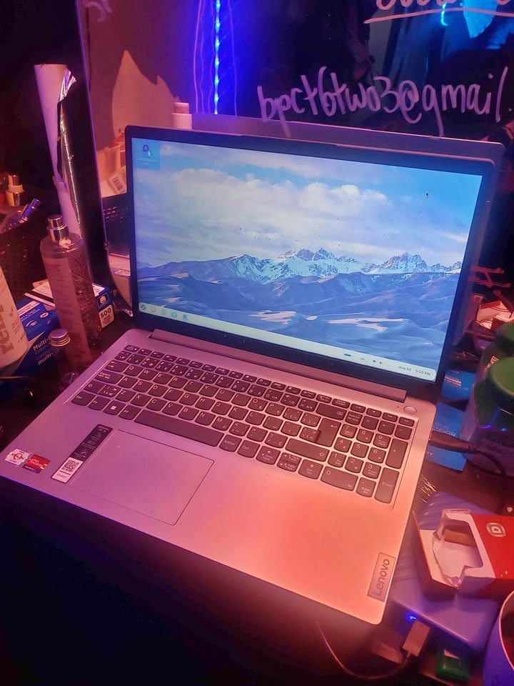 Lenovo 15.6" Laptop (IdeaPad 1) - Slim & Reliable